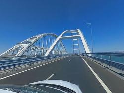 Фуры летом смогут ездить по Крымскому мосту