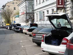 В Москве поставят знаки «Парковка только для резидентов»
