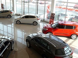 Москвичи и петербуржцы покупают самые дорогие авто