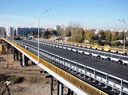 Над железной дорогой на юге Москвы построят мост