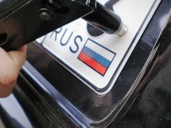 В 2019 россиян переведут на новые номерные знаки