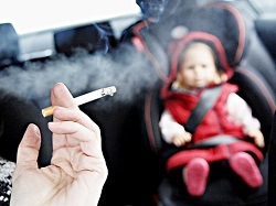 Курение в машине при детях хотят запретить