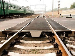 Эксперты: переезды на железной дороге постоянно стоят в пробках