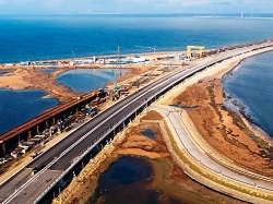 Мост в Крым откроют в мае